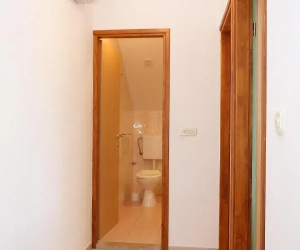 Korcula 4407b * לומבארדה