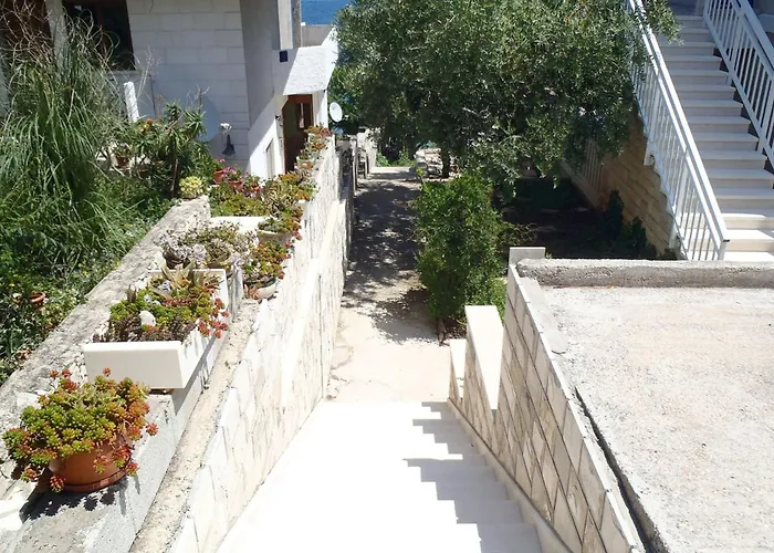 Korcula 4407b לומבארדה